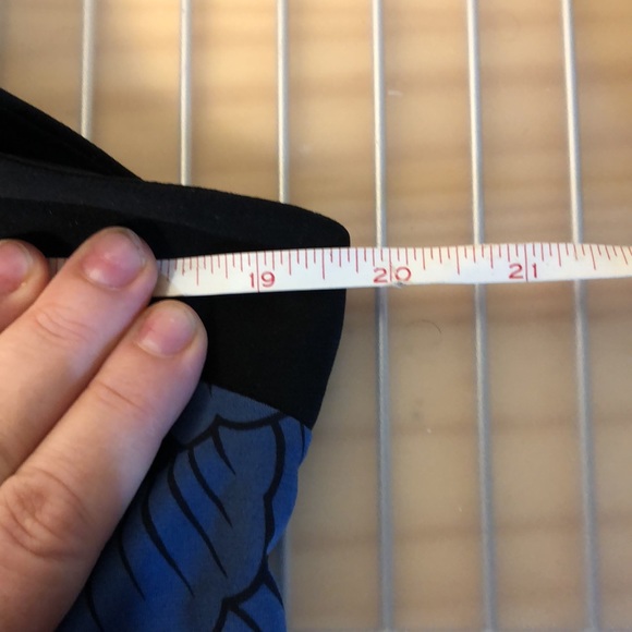 Stylish tank top by CDW Creative Design Works, Inc. Medium lightweight, tank top - Picture 8 of 9